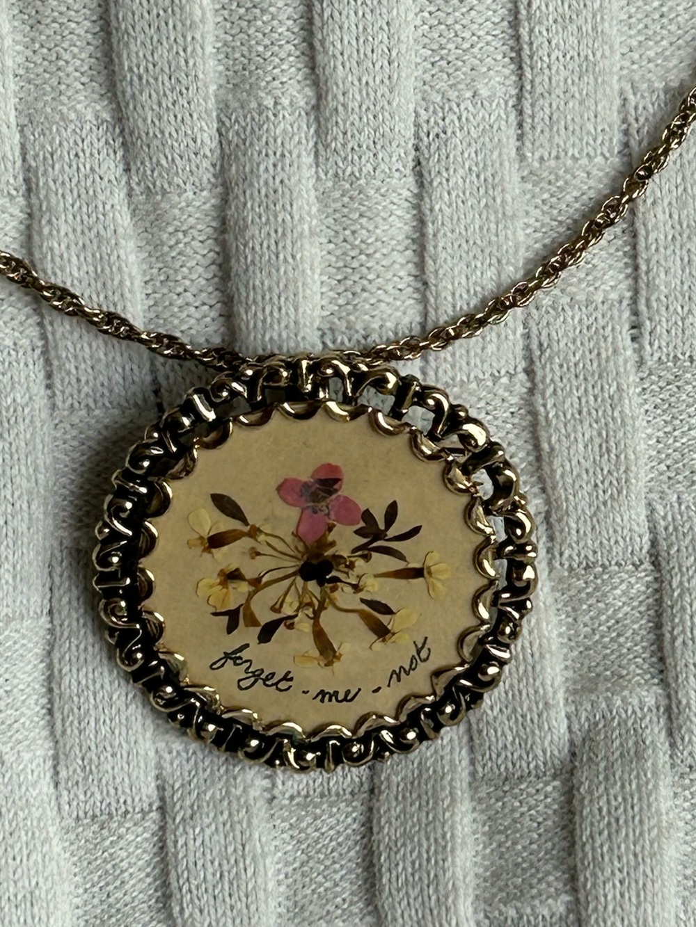 Gold Floral 'Forget Me Not' Pendant /Brooch Necklace (6)